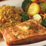 سلمون مشوي بالأعشاب