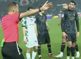 توقيفات "بالجملة" تطال طاقم تحكيم مباراة الرجاء واتحاد طنجة