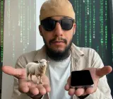 كيف رد "الشيخ سار"  على "الشناقة" بخصوص مقارنة سعرَيْ "الحولي" و"الآيفون"؟