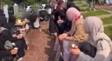 جدل واسع بعد ظهور فيديو لأشخاص يأكلون فوق القبور في مقبرة بلجيكية
