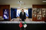 رئيس الكنيست الإسرائيلي يهدي شمعة ذكرى المحرقة لشخص مغربي وزوجته الجزائرية