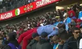أغمي عليه.. انهيار أشهر مشجع في "كان المغرب" بعد إقصاء الجزائر لمنتخب بلاده