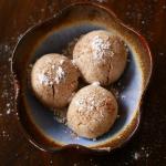 بسكويت القرفة واللوز للعيد