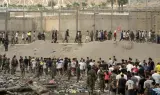 نهاية "الطوفان".. عودة قرابة 70 ألف مهاجر إلى المغرب وإسبانيا تنصب حواجز بحرية عائمة لمنع "الحراكة"