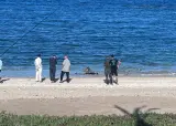 مأساة بشاطئ كرانوطيل.. أمواج البحر تلفظ جثة شاب مجهول الملامح