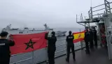 عناصر البحرية الإسبانية يرفعون العلم المغربي أثناء مناورات حلف "الناتو"