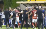 عموتة ينفعل بطريقة غريبة على لاعب الأهلي المصري (فيديو)